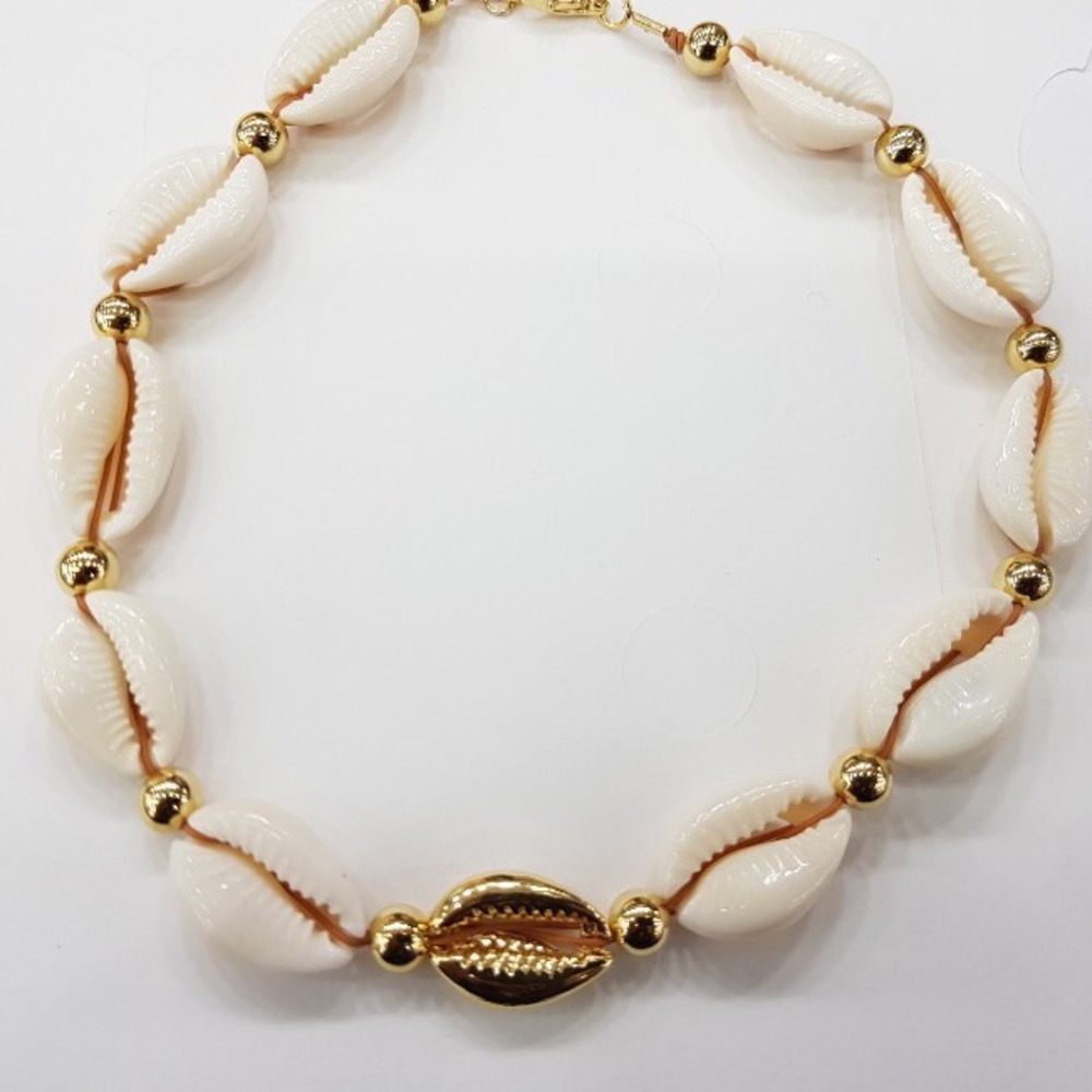 Shell necklace